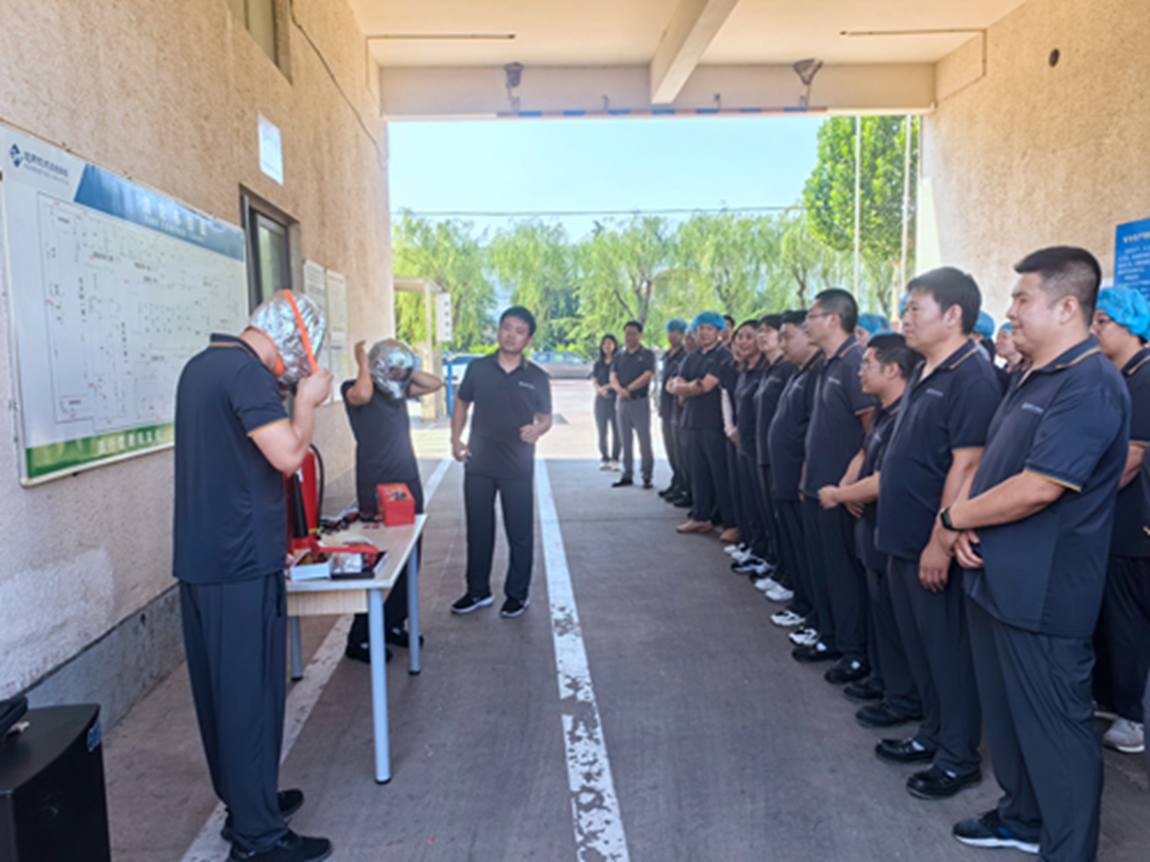 東綸科技開展“暢通生命通道”疏散應(yīng)急演練暨安全生產(chǎn)月宣傳活動
