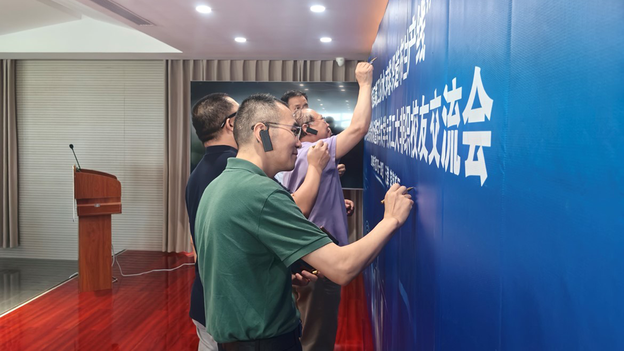 “東綸科技高端醫(yī)衛(wèi)用水刺非織造布生產線”技術與應用高端論壇<br>在天津濱海成功舉辦