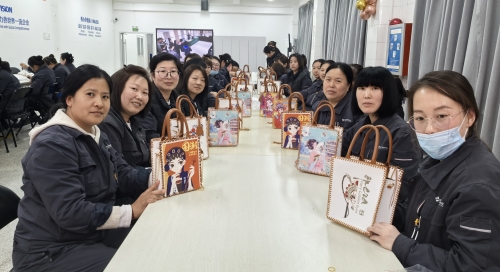 巧手綻芳華，巾幗展風(fēng)采——東綸科技開展“三八”婦女節(jié)手工創(chuàng)作活動(dòng)